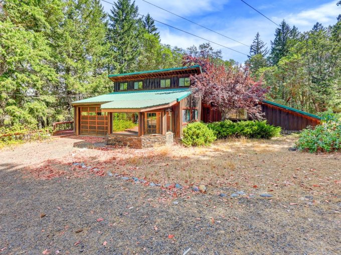 001 | Martin Outdoor Property Group
